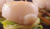 Saint-Jacques à l’huile de truffe sur nid de spaghettis de légumes…